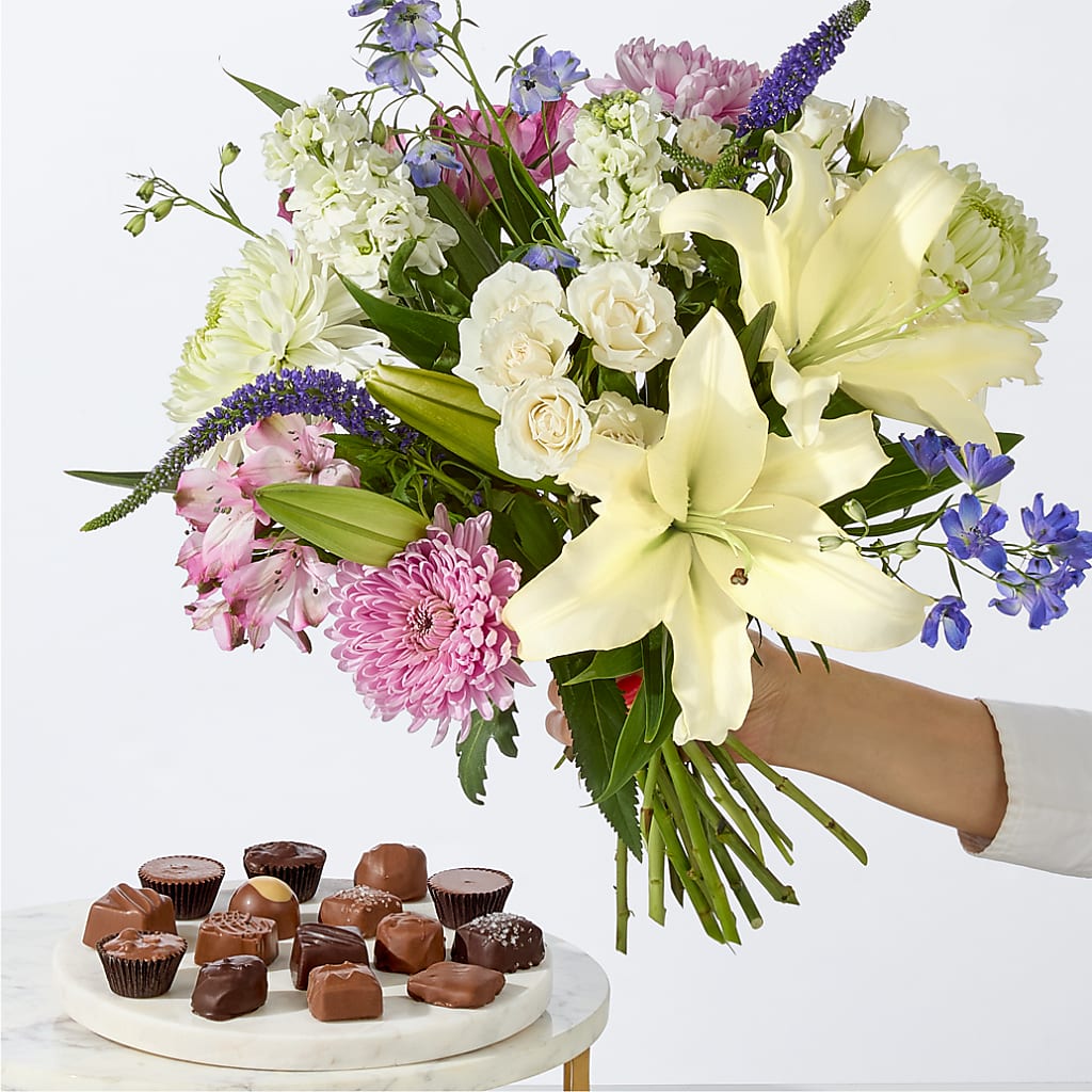 Winter Celebration Bouquet – PAT'S FLORIST AND GIFTS, Laurel MS